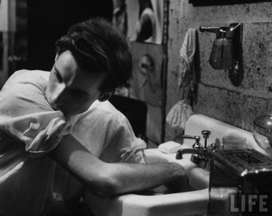 glenn-gould-soaking-hands